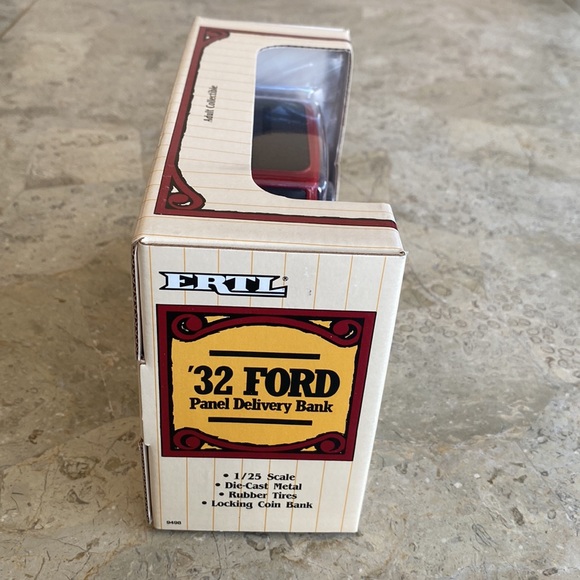 Ertl Anheuser Busch 1932 Ford Panel Delivery Bank Truck Diecast Metal 1/25 NEW - Picture 3 of 4